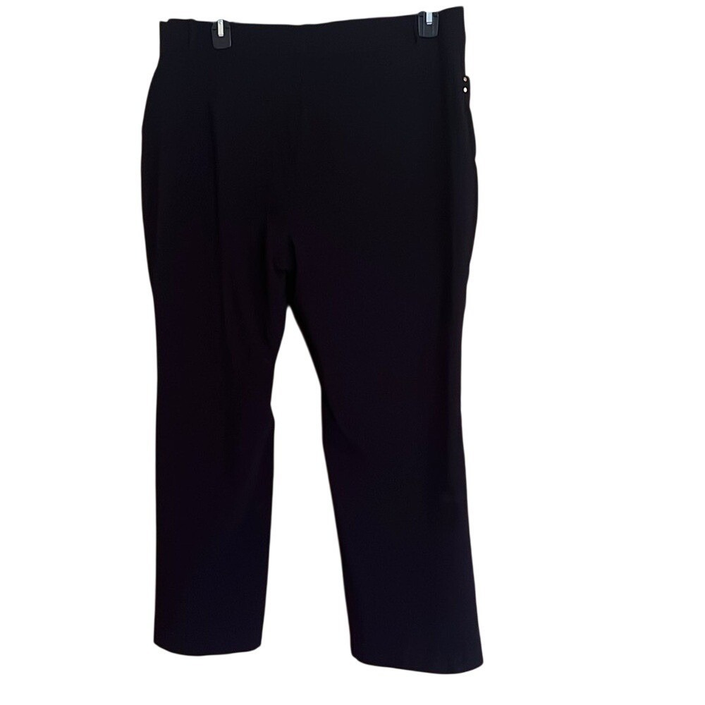 📸 18WP from JM Collection Black Cropped Ankle Pants with front pockets.📸